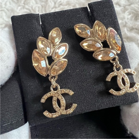 CHANEL 
Crystal Sparkling Wheat CC Drop Earrings Gold - Picture 5 of 7